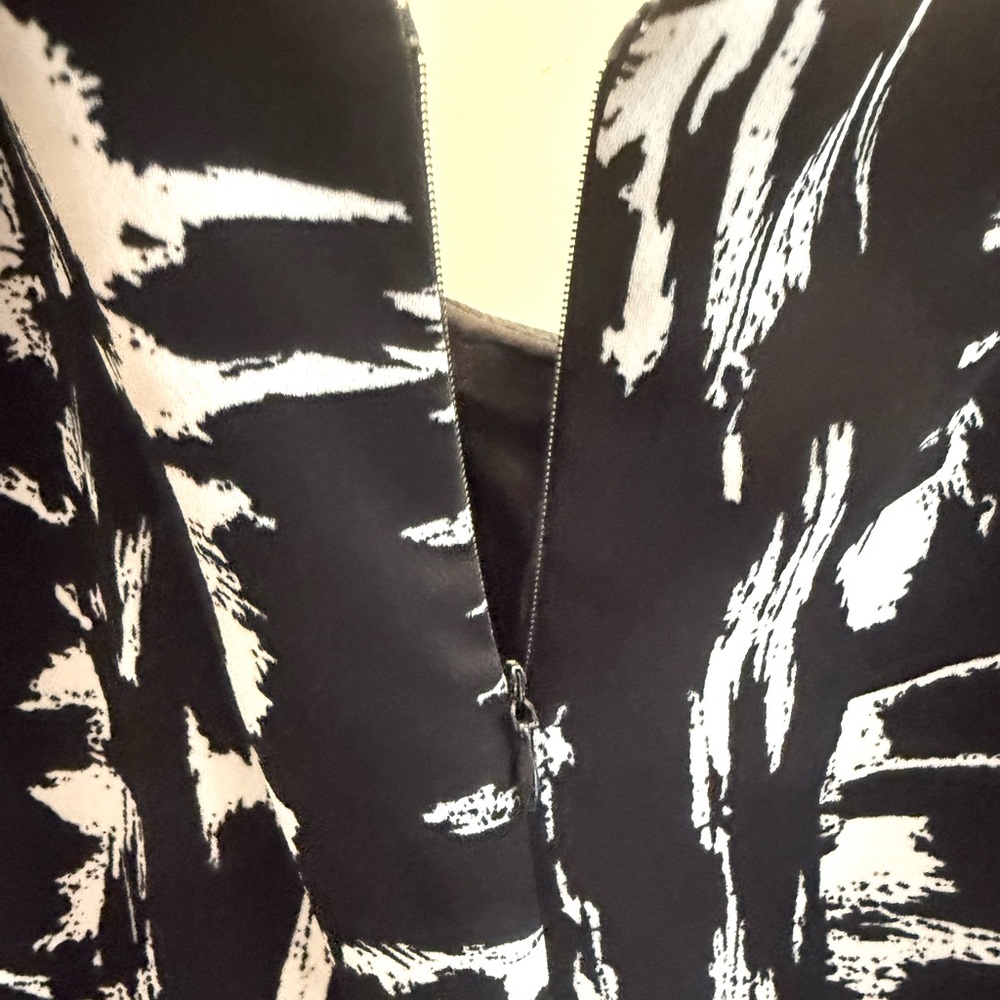 Knee length Black and White Abstract Patterned Donna Morgan Dress